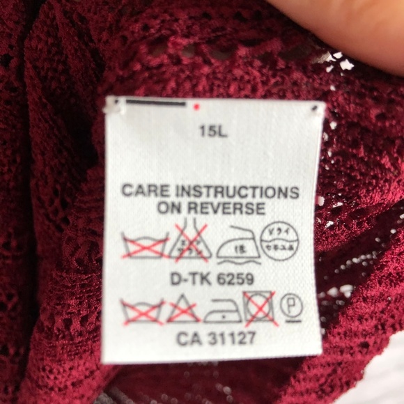 DKNY Women's Size L V-Neck Sweater Gently Loved - Picture 5 of 7